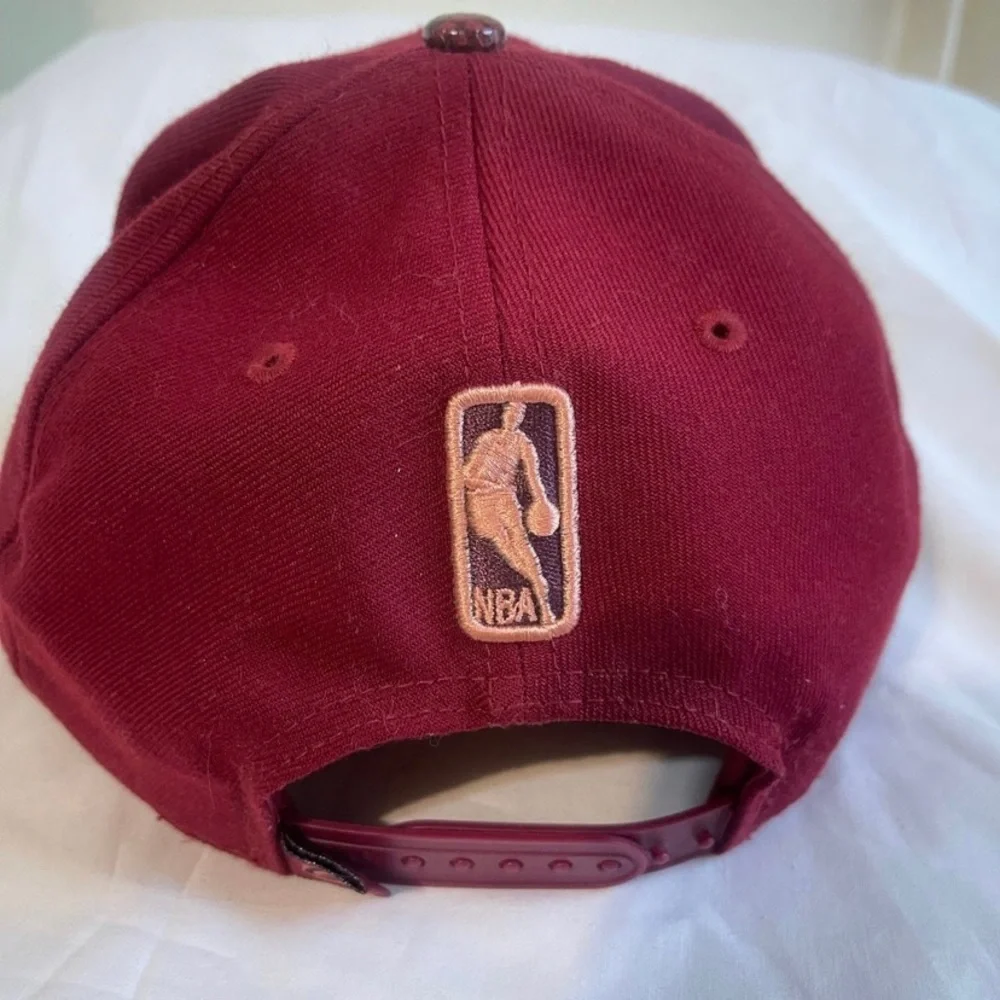 NEW ERA CLEVELAND‎ CAVALIERS NBA MAROON 9FIFTY SNAP BACK HAT - Picture 4 of 9